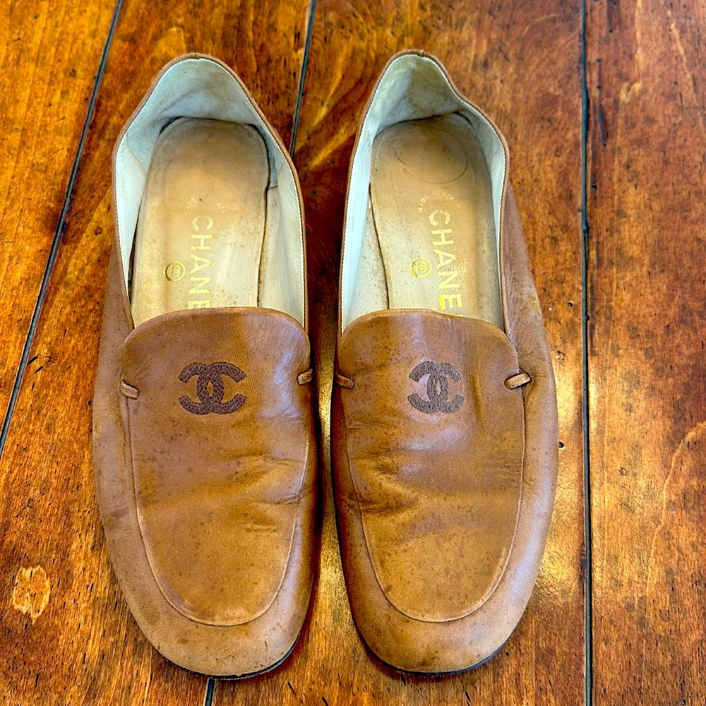 CHANEL calfskin loafers. Size 37 1/2